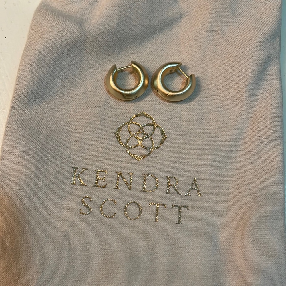 MIKKI HUGGIE EARRINGS IN GOLD